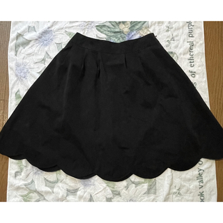 エムズグレイシー(M'S GRACY)のエムズグレイシー　黒　裾スカラップ　スカート　40 L(ひざ丈スカート)