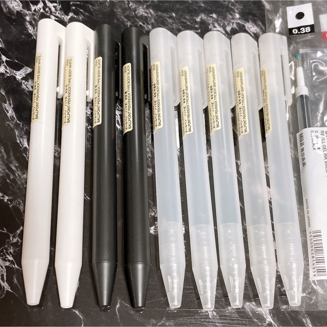 MUJI (無印良品)(ムジルシリョウヒン)の【新品未使用】無印良品  ボールペン ノック式 本体と替芯セット インテリア/住まい/日用品の文房具(ペン/マーカー)の商品写真