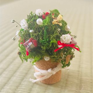 手のひらサイズのミニクリスマスツリー(インテリア雑貨)