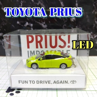 トヨタ(トヨタ)のTOYOTA PRIUS LED カーキーホルダー 非売品 イエロー系(ミニカー)
