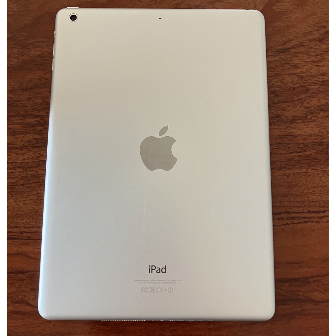 iPad(アイパッド)のiPad Air Wi-Fi 32GB シルバー  A1474 スマホ/家電/カメラのPC/タブレット(タブレット)の商品写真