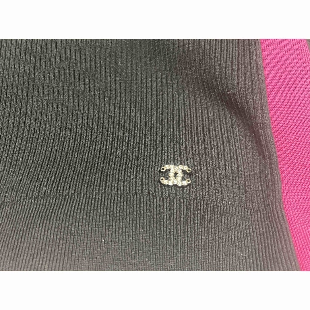 CHANEL(シャネル)のCHANEL シャネル　ニット　ココネージュ　23N ブラック　黒　ピンク　新品 レディースのトップス(ニット/セーター)の商品写真
