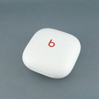 ビーツバイドクタードレ(Beats by Dr Dre)のBeats by Dr.Dre Fit Pro 充電ケースのみ USED品 ビーツ ワイヤレスイヤホン 充電器 チャージングケース ホワイト 完動品 V9435(ヘッドフォン/イヤフォン)