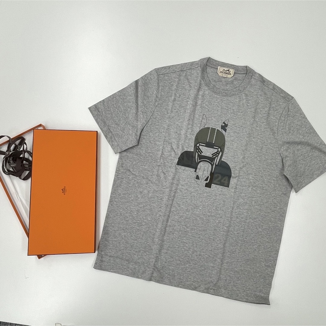 エルメス　HERMES 「クォーターバッシュ」プリントのTシャツ　23AWTシャツ/カットソー(半袖/袖なし)