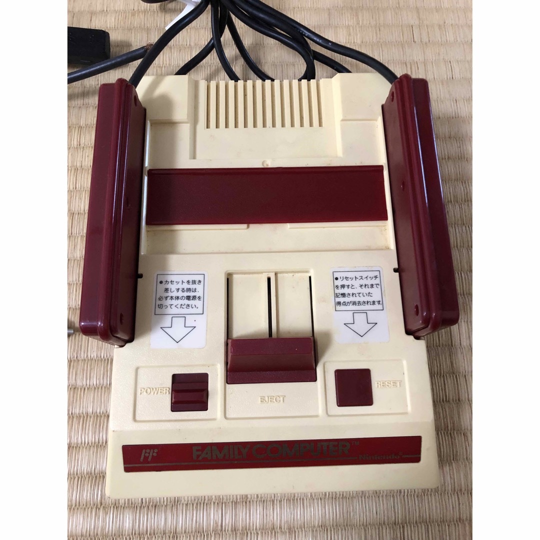 任天堂(ニンテンドウ)のファミコン本体 エンタメ/ホビーのゲームソフト/ゲーム機本体(家庭用ゲーム機本体)の商品写真