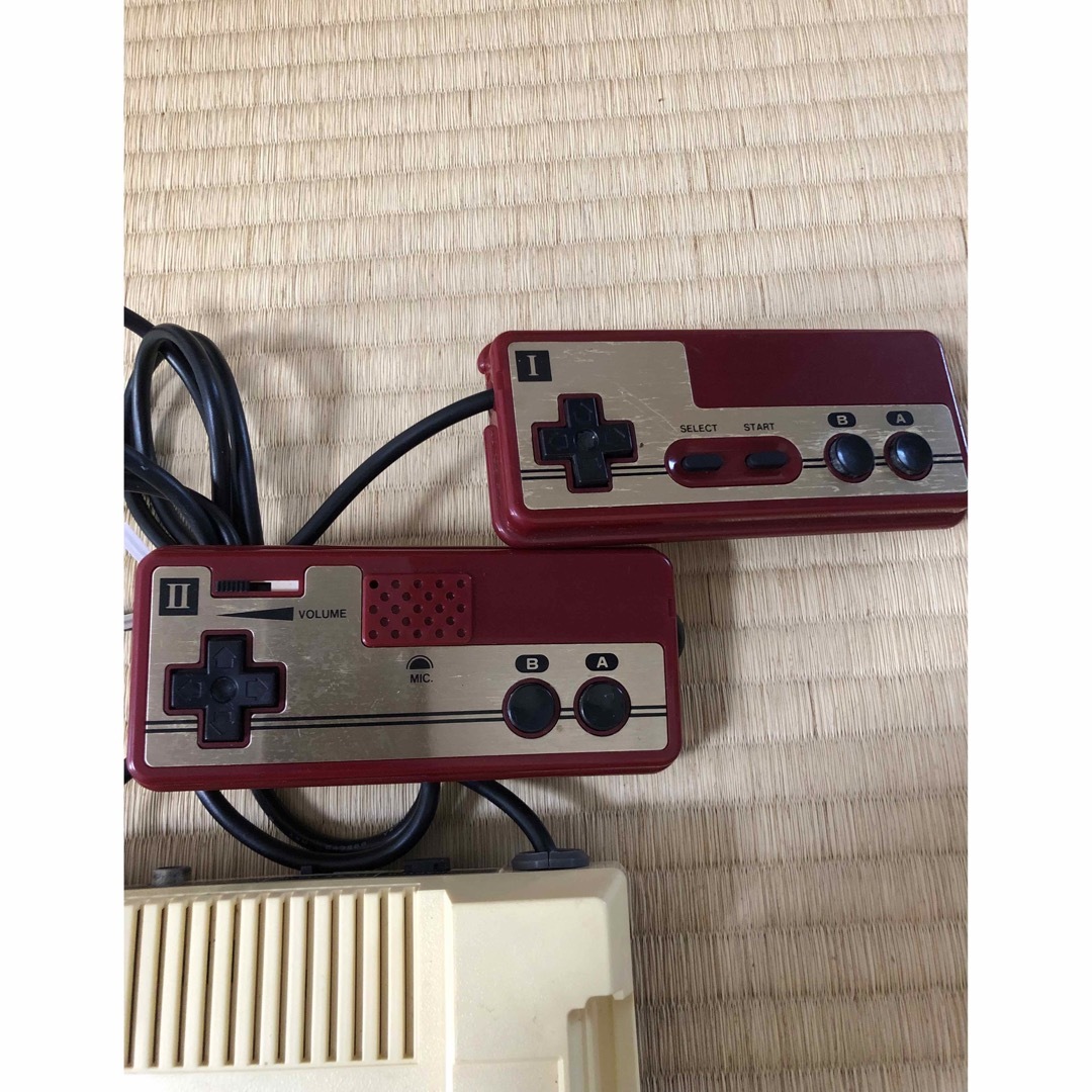 任天堂(ニンテンドウ)のファミコン本体 エンタメ/ホビーのゲームソフト/ゲーム機本体(家庭用ゲーム機本体)の商品写真