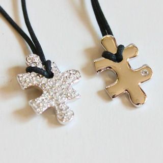 スワロフスキー(SWAROVSKI)の【美品】スワロフスキー パズルモチーフネックレス ペア(ネックレス)