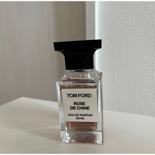 トムフォードビューティ(TOM FORD BEAUTY)のローズ ド シーヌ オード パルファム スプレィ　50ml トムフォード　香水(香水(女性用))