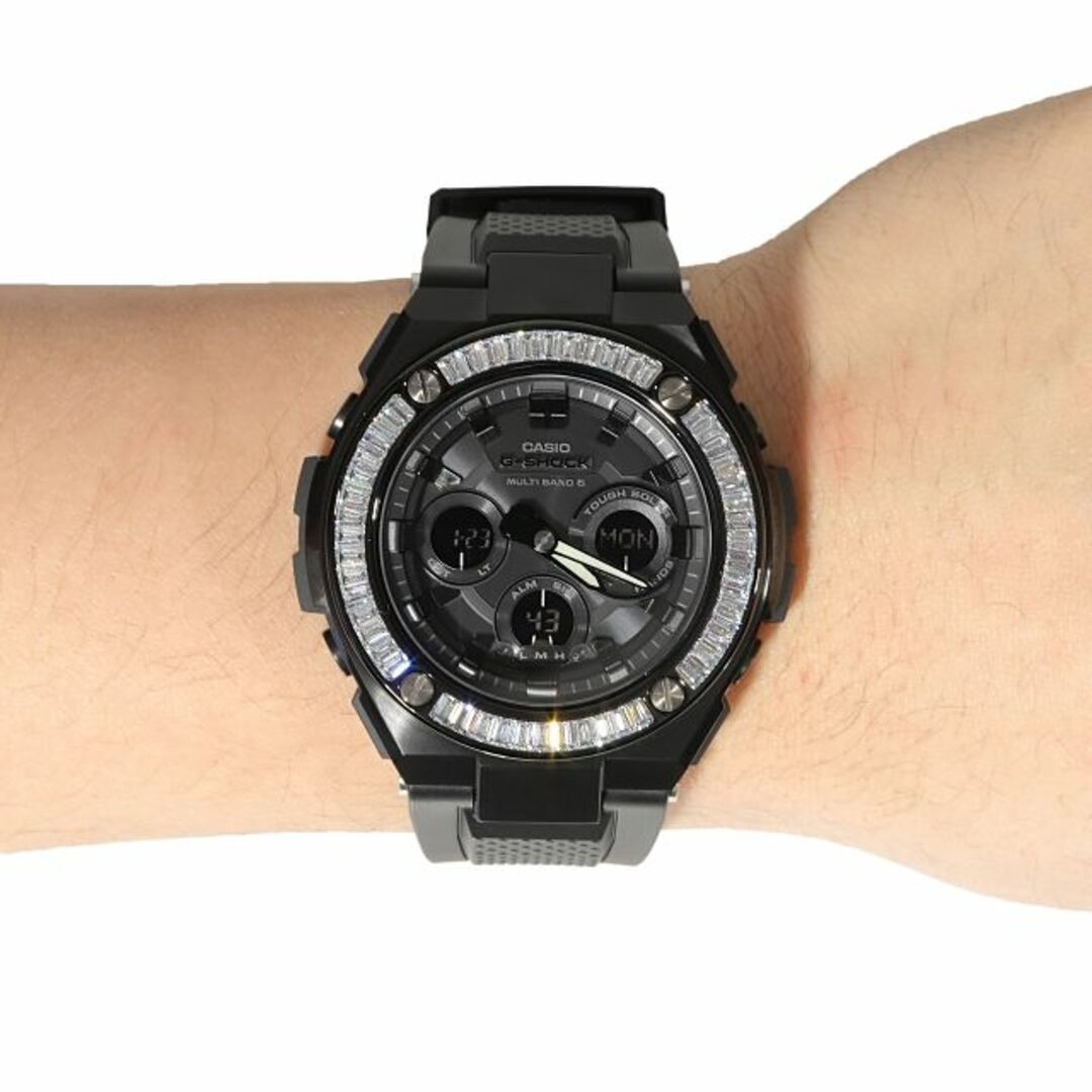 G-SHOCK(ジーショック)のG-SHOCK G-Steel GST w300 バゲットカットCZダイヤ（キュービックジルコニア）カスタムベゼル Gスチール メンズの時計(腕時計(アナログ))の商品写真