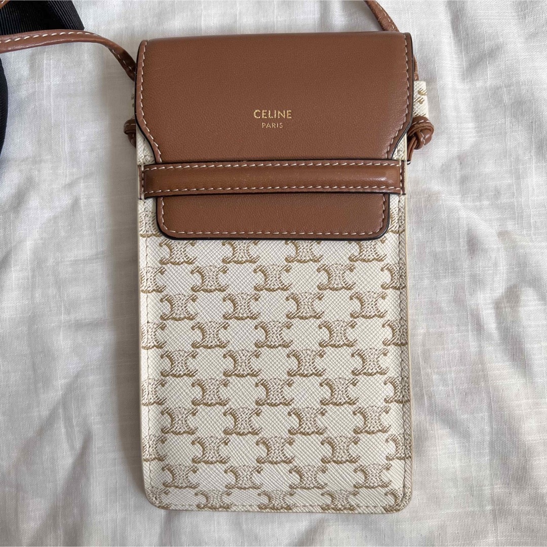 CELINE フラップ付きモバイルポーチ　トリオンフキャンバス&ラムスキン　タン