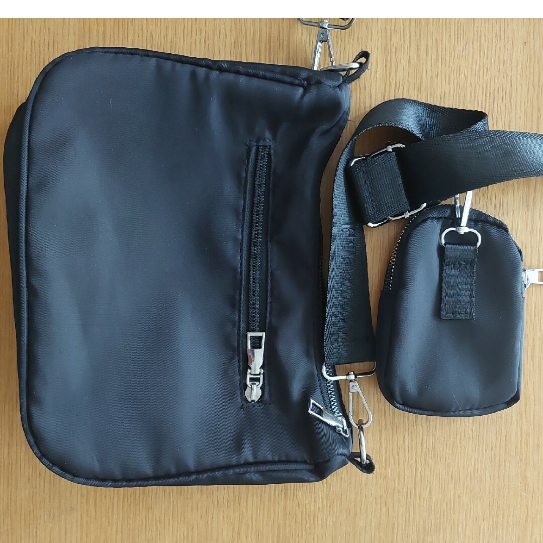 PRADA(プラダ)のプラダ　ノベルティショルダーバッグポーチ付き レディースのバッグ(ショルダーバッグ)の商品写真