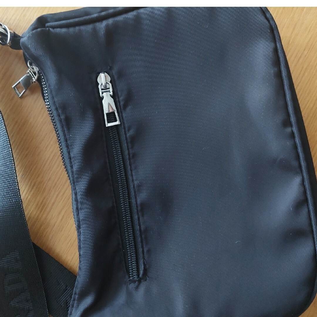 PRADA(プラダ)のプラダ　ノベルティショルダーバッグポーチ付き レディースのバッグ(ショルダーバッグ)の商品写真