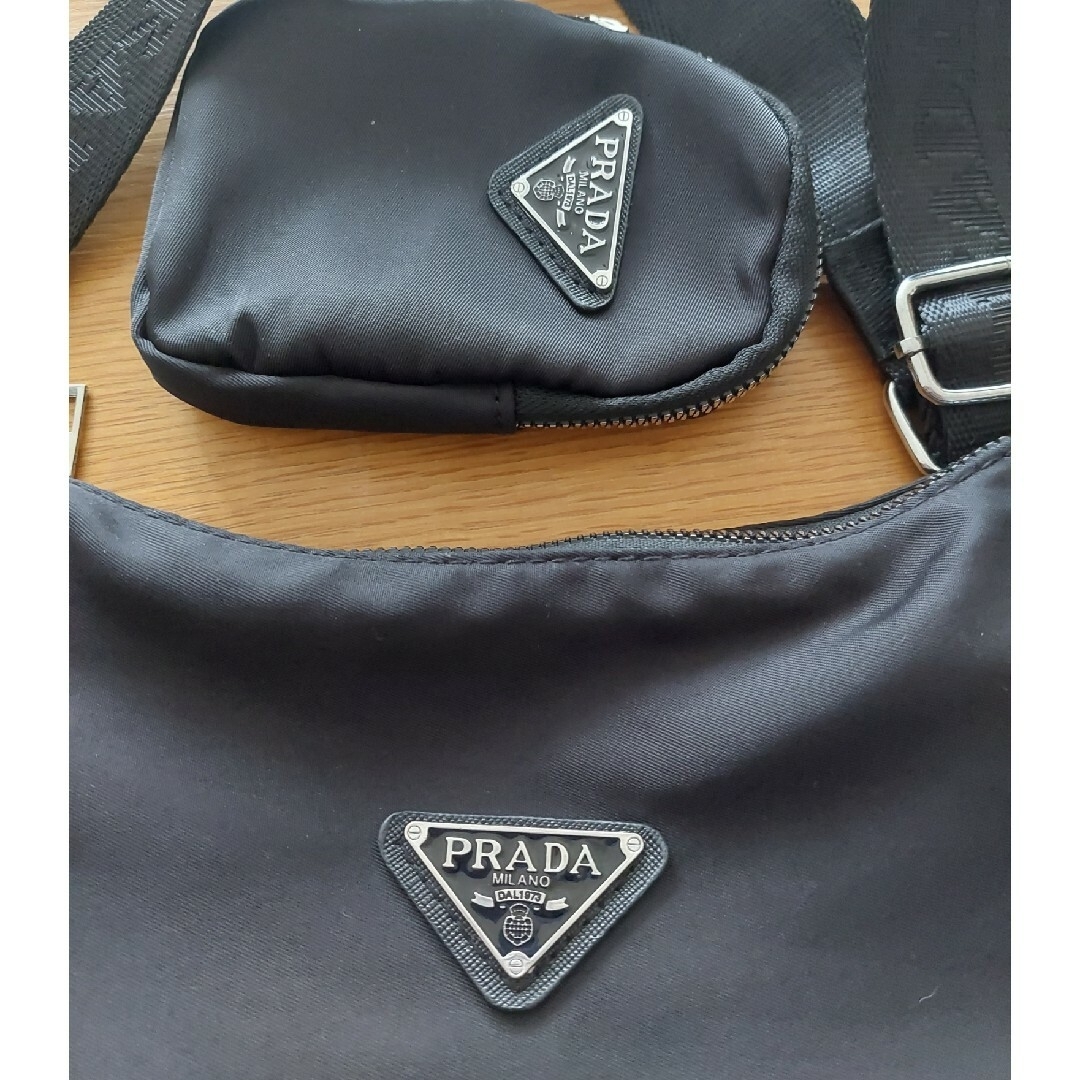 PRADA(プラダ)のプラダ　ノベルティショルダーバッグポーチ付き レディースのバッグ(ショルダーバッグ)の商品写真