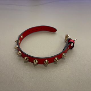 クリスチャンルブタン(Christian Louboutin)のルブタン スパイク ブレスレット 赤(ブレスレット)