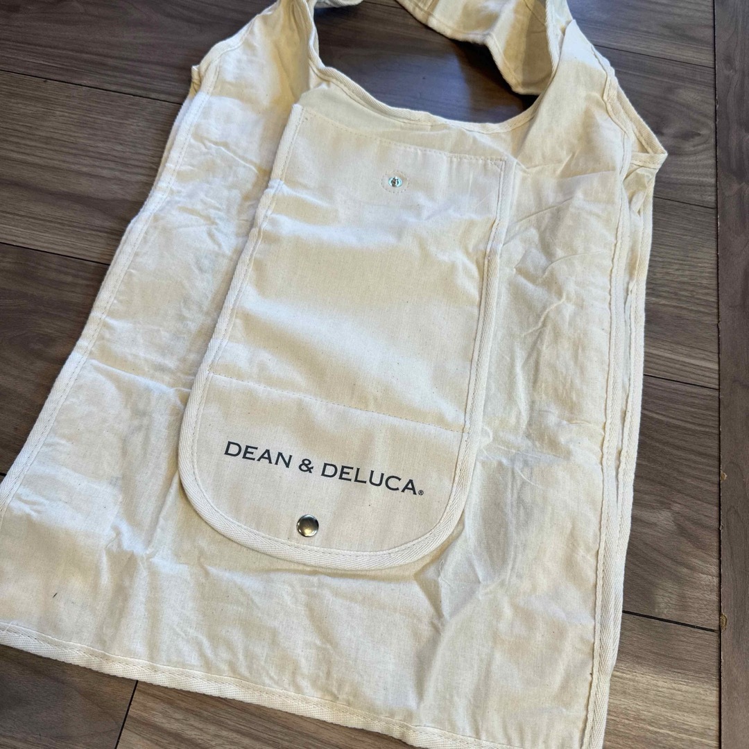 DEAN & DELUCA(ディーンアンドデルーカ)の【新品】エコバッグ　折り畳みバッグ　DEAN＆DELUCA ディーン&デルーカ レディースのバッグ(エコバッグ)の商品写真