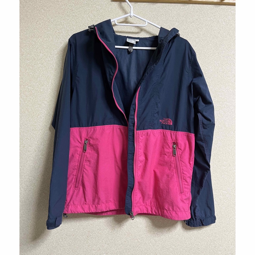 THE NORTH FACE(ザノースフェイス)のノースフェイス コンパクトジャケット ピンクネイビー マウンテンパーカー レディースのジャケット/アウター(ナイロンジャケット)の商品写真