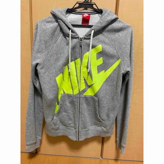 ナイキ(NIKE)のNIKE パーカー　サイズL(パーカー)