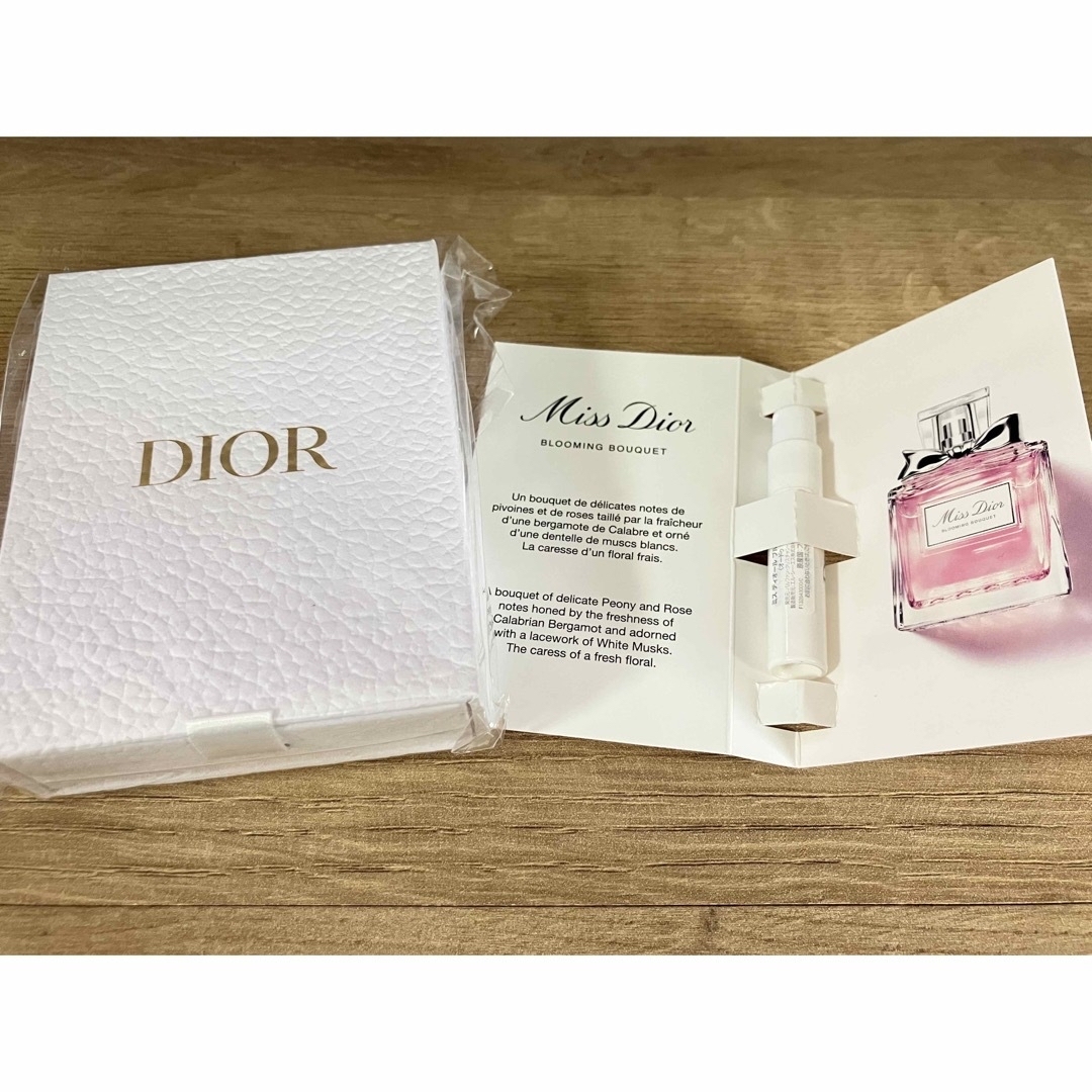 Christian Dior(クリスチャンディオール)のディオール　携帯ストラップ　オシャレ　ミニ香水　ミスディオール   ショッパー付 レディースのアクセサリー(チャーム)の商品写真