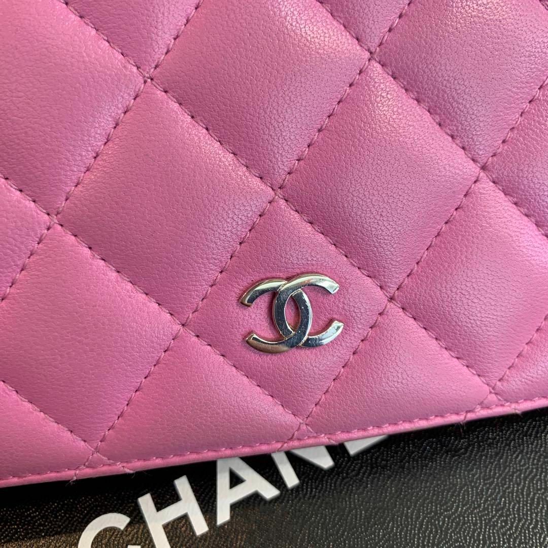 CHANEL(シャネル)のCHANEL マトラッセ 二つ折り長財布 ラムスキン ピンクパープル系 レディースのファッション小物(財布)の商品写真