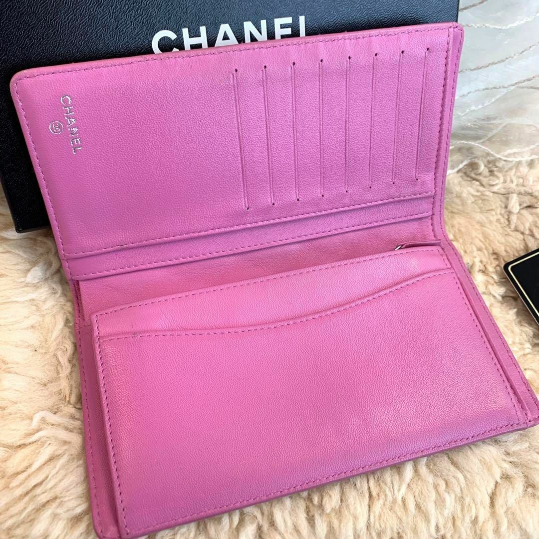 CHANEL(シャネル)のCHANEL マトラッセ 二つ折り長財布 ラムスキン ピンクパープル系 レディースのファッション小物(財布)の商品写真