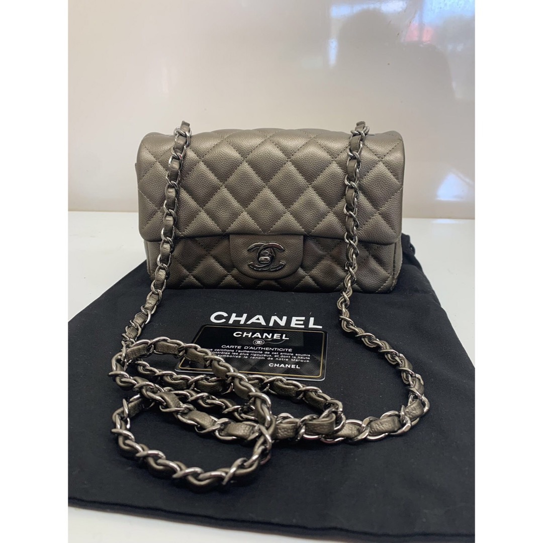 CHANEL(シャネル)の美品超レアシャネルミニ マトラッセ  バッグ20CM  グレー　キャビアスキン レディースのバッグ(ショルダーバッグ)の商品写真