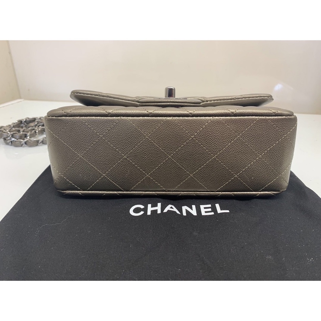 CHANEL(シャネル)の美品超レアシャネルミニ マトラッセ  バッグ20CM  グレー　キャビアスキン レディースのバッグ(ショルダーバッグ)の商品写真