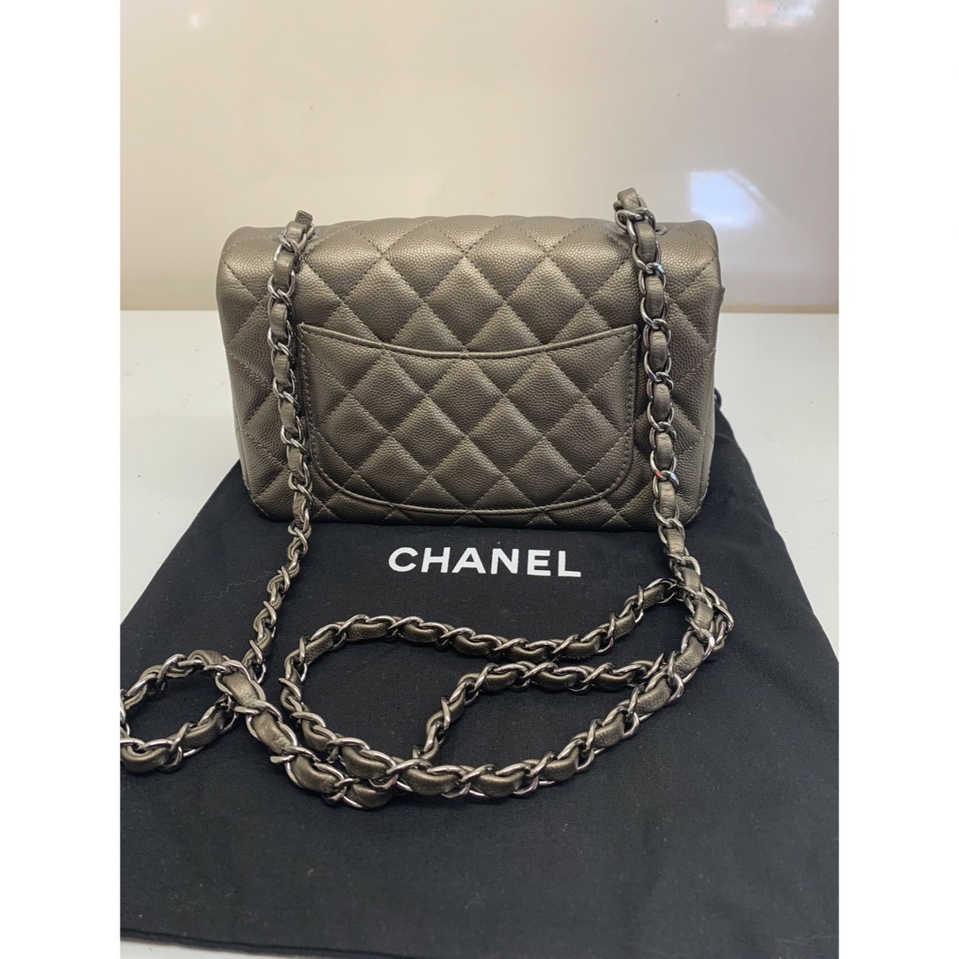 CHANEL(シャネル)の美品超レアシャネルミニ マトラッセ  バッグ20CM  グレー　キャビアスキン レディースのバッグ(ショルダーバッグ)の商品写真