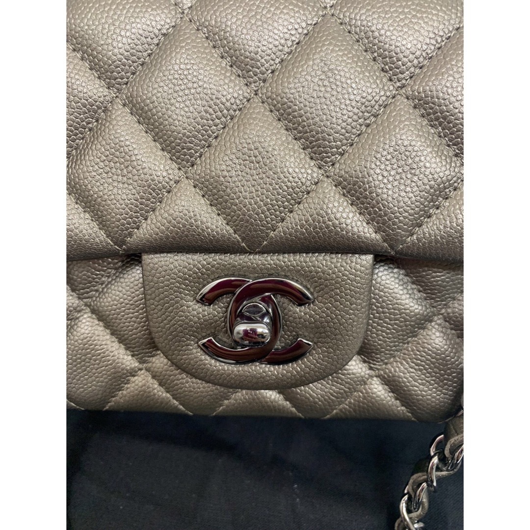 CHANEL(シャネル)の美品超レアシャネルミニ マトラッセ  バッグ20CM  グレー　キャビアスキン レディースのバッグ(ショルダーバッグ)の商品写真