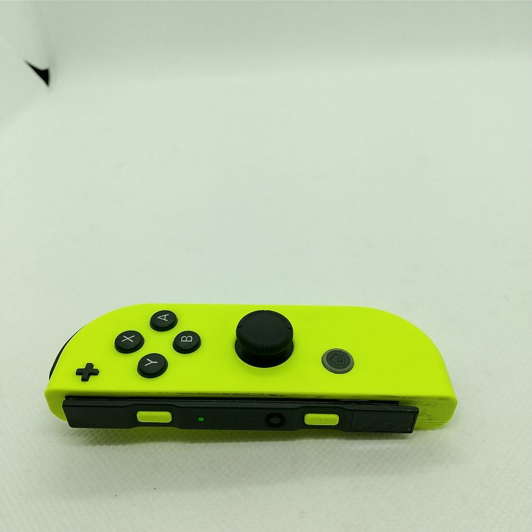 Nintendo Switch(ニンテンドースイッチ)の【大人気】①Switch ジョイコン　ネオンイエロー　右のみ(R) 任天堂純正品 エンタメ/ホビーのゲームソフト/ゲーム機本体(家庭用ゲーム機本体)の商品写真