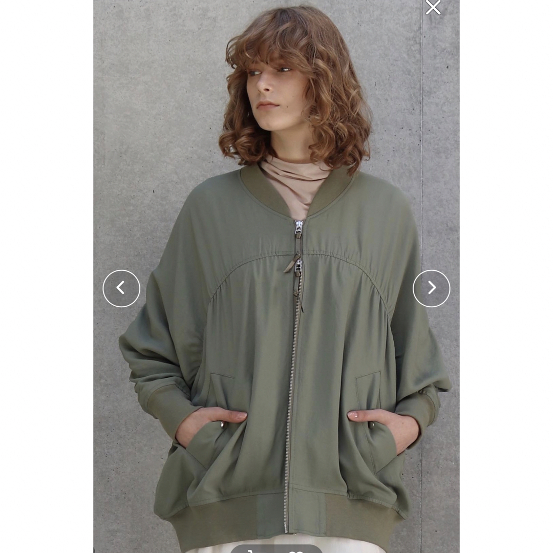ドレスレイブ　ギャザーデザインオーバーサイズMA-1 レディースのジャケット/アウター(ブルゾン)の商品写真