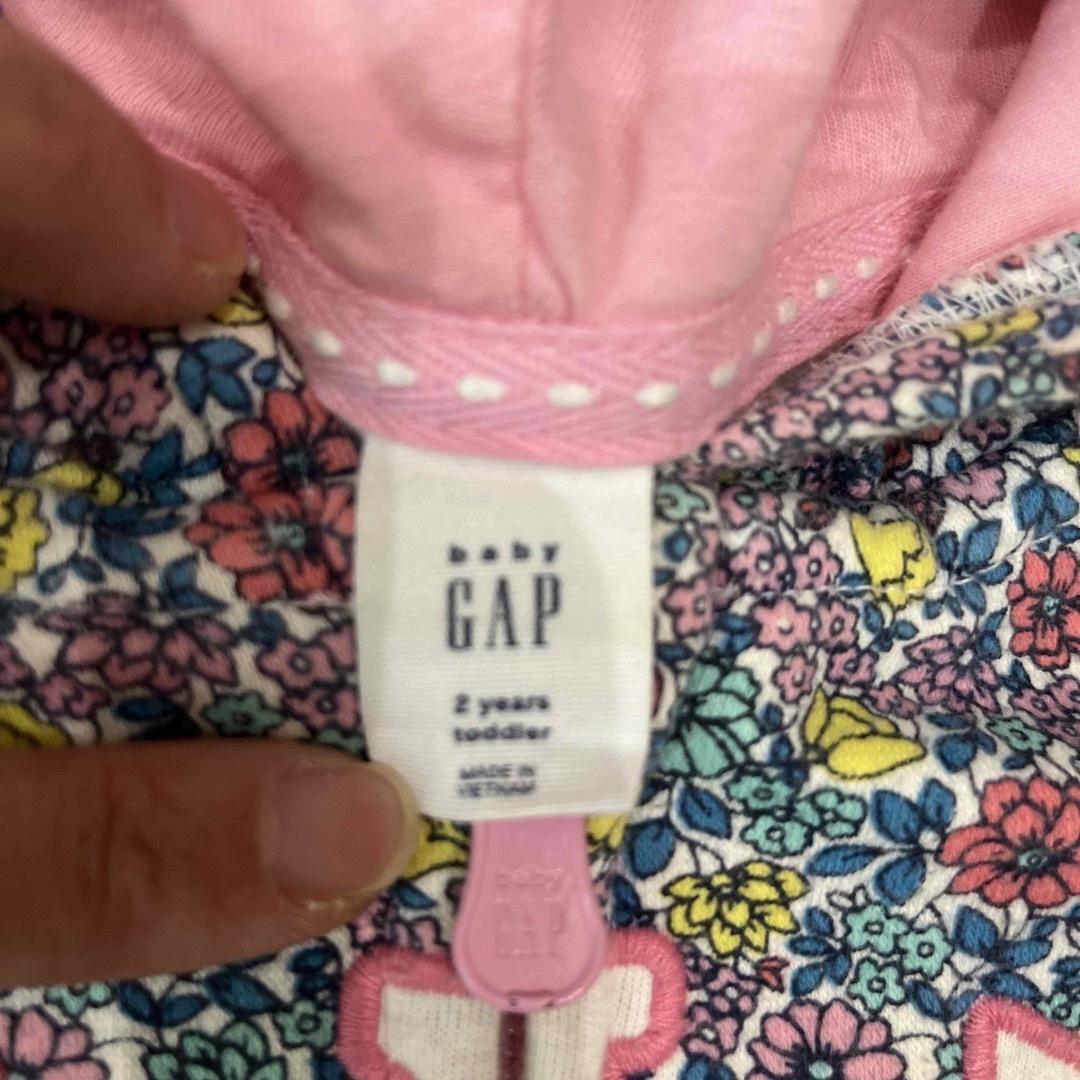 GAP Kids(ギャップキッズ)のgap キッズパーカー キッズ/ベビー/マタニティのベビー服(~85cm)(トレーナー)の商品写真