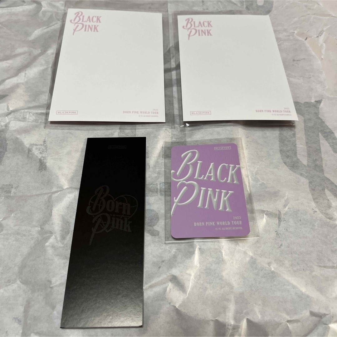 BLACKPINK(ブラックピンク)のロゼ　ROSE トレカ　ポストカード BORNPINK BLACKPINK エンタメ/ホビーのタレントグッズ(アイドルグッズ)の商品写真