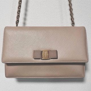 サルヴァトーレフェラガモ(Salvatore Ferragamo)の最終価格　フェラガモ　ヴァラ　リボン　バッグ　ベージュ　Ferragamo(ショルダーバッグ)