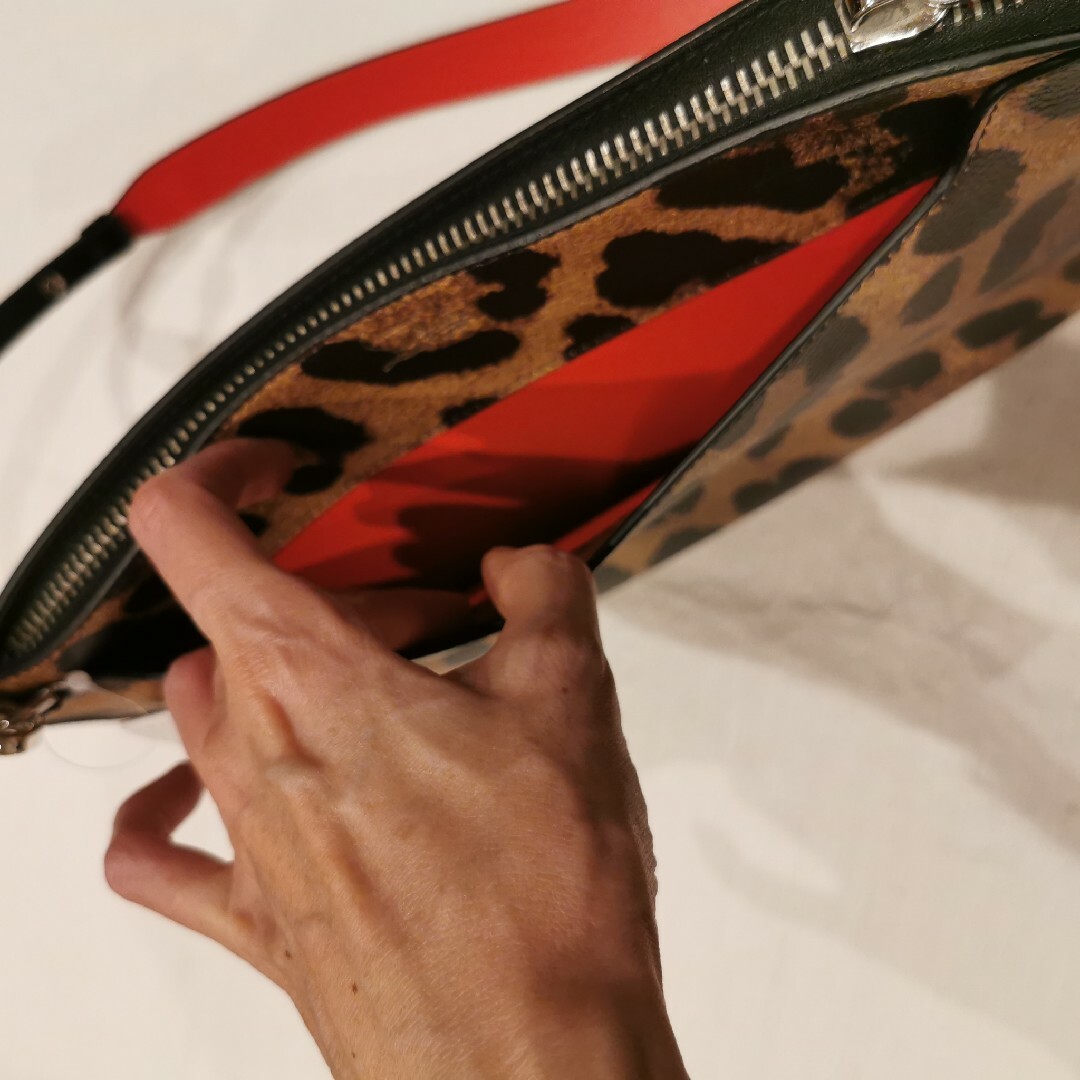 Christian Louboutin - ショルダーバッグ クラッチバッグ 斜めがけ