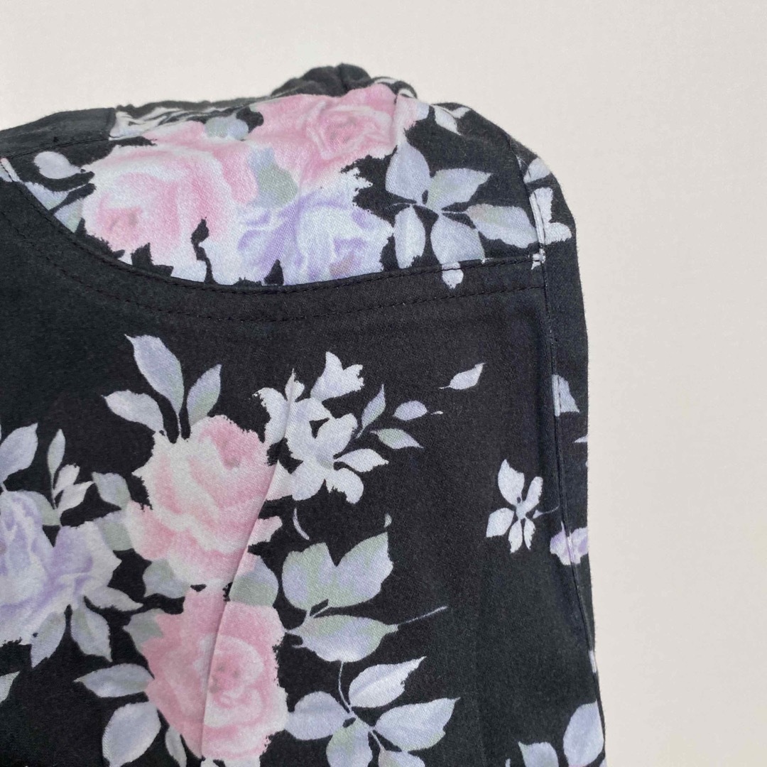 GU(ジーユー)の花柄 アンクル丈 レギンスパンツ　黒　スキニー　クロップド　ウエストゴム レディースのパンツ(クロップドパンツ)の商品写真