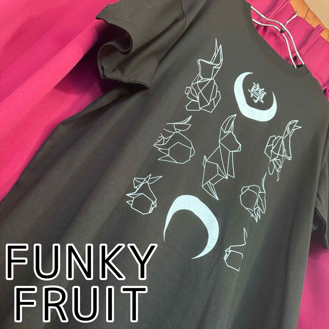 FUNKY FRUIT(ファンキーフルーツ)の［FUNKY FRUIT］ムーンラビット Tシャツ ブラック レディースのトップス(Tシャツ(半袖/袖なし))の商品写真