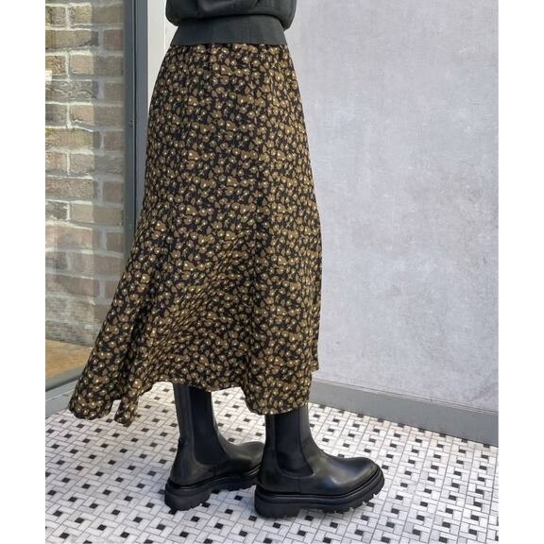 IENA(イエナ)のIENA　フラワープリントマーメイドスカート レディースのスカート(ロングスカート)の商品写真