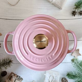 ルクルーゼ(LE CREUSET)の♡ルクルーゼ　ココットロンド  フレンチローズ　ゴールドつまみ　18cm ピンク(鍋/フライパン)