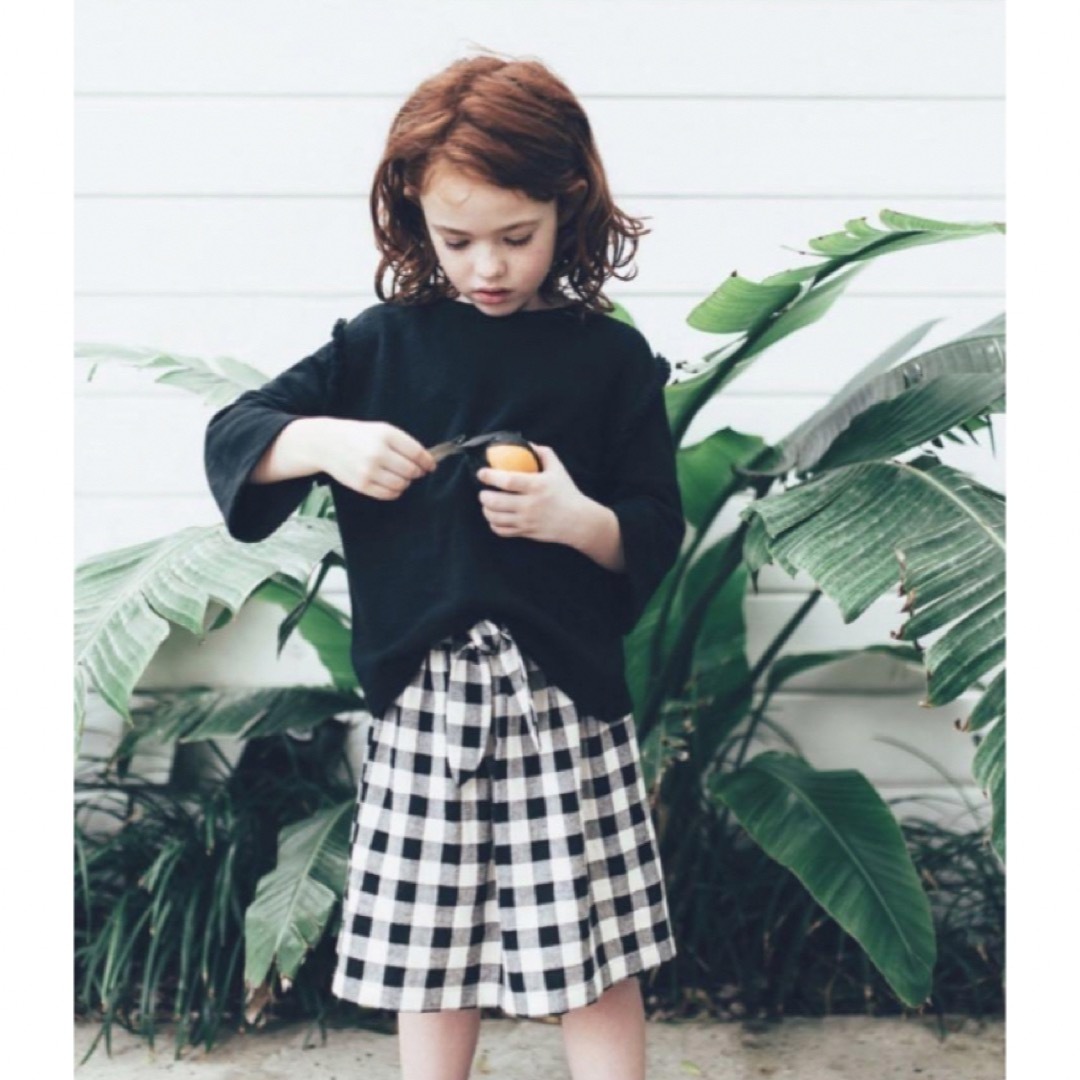 ZARA KIDS(ザラキッズ)のZARAKIDSザラキッズ*フリンジスリーブブラッシュセーター*ブラック*104 キッズ/ベビー/マタニティのキッズ服女の子用(90cm~)(Tシャツ/カットソー)の商品写真