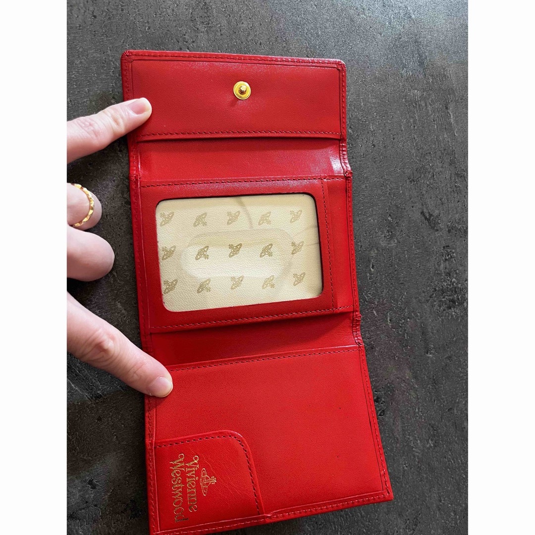 Vivienne Westwood(ヴィヴィアンウエストウッド)の✳︎激レア✳︎エナメル赤ボタン　パスケース レディースのファッション小物(名刺入れ/定期入れ)の商品写真