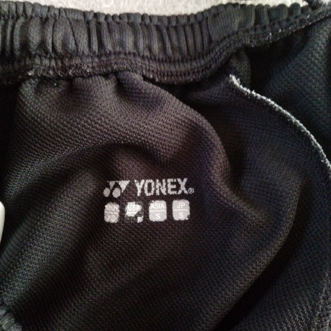 YONEX(ヨネックス)のヨネックス　黒　ゲームズボン スポーツ/アウトドアのスポーツ/アウトドア その他(バドミントン)の商品写真