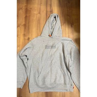 シュプリーム(Supreme)の【新品】Supreme KAWS Chalk Logo Grey Mサイズ(パーカー)