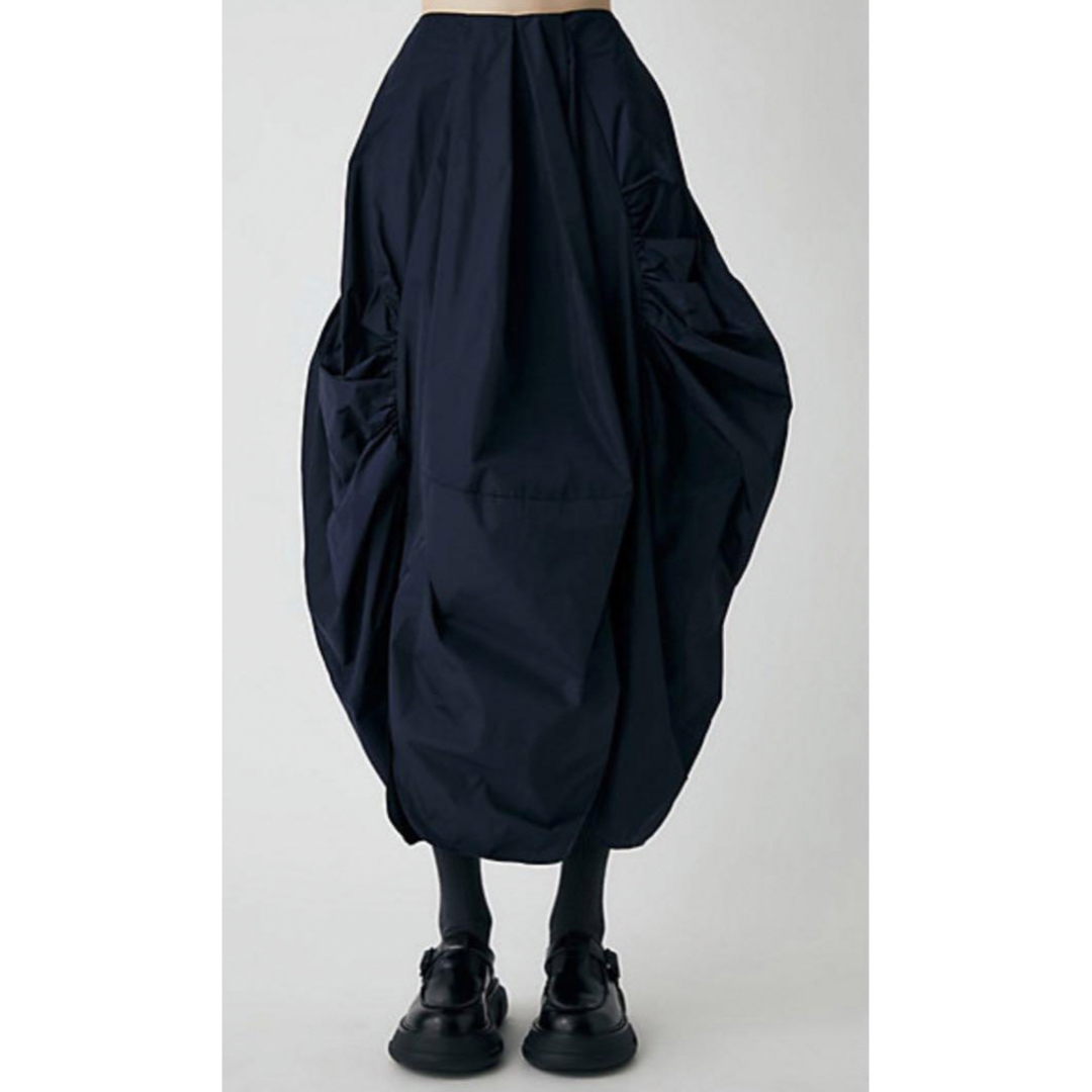 ENFOLD(エンフォルド)のエンフォルド メモリータフタ DEFORMED SKIRT36 レディースのスカート(ロングスカート)の商品写真