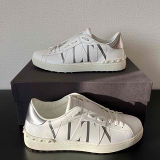 ヴァレンティノガラヴァーニ(valentino garavani)のヴァレンティノ　ホワイト×シルバー　スニーカー　美品　(スニーカー)