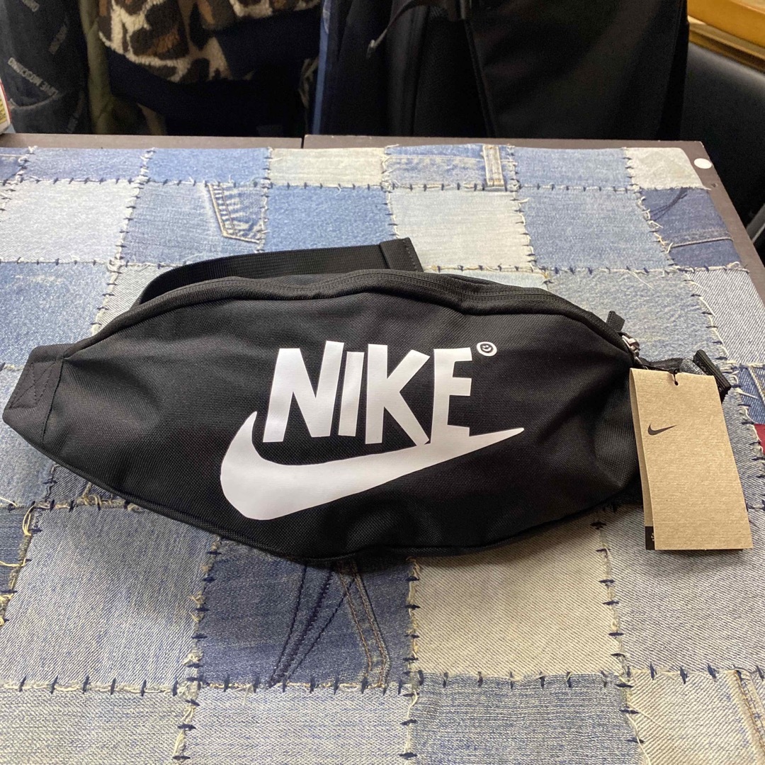 NIKE(ナイキ)の【新品】NIKE ウエスト ファニーパック 3L メンズのバッグ(ウエストポーチ)の商品写真