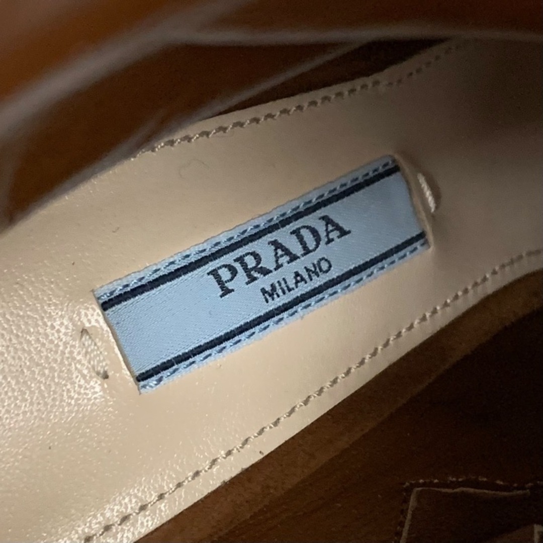 PRADA(プラダ)の未使用 プラダ PRADA ブーツ ショートブーツ 靴 シューズ ベルト スエード キャメル レディースの靴/シューズ(ブーツ)の商品写真