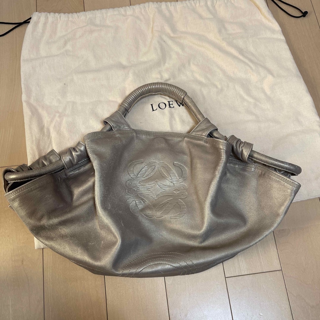 LOEWE(ロエベ)のロエベ⭐︎ナッパアイレ⭐︎ゴールド レディースのバッグ(ショルダーバッグ)の商品写真