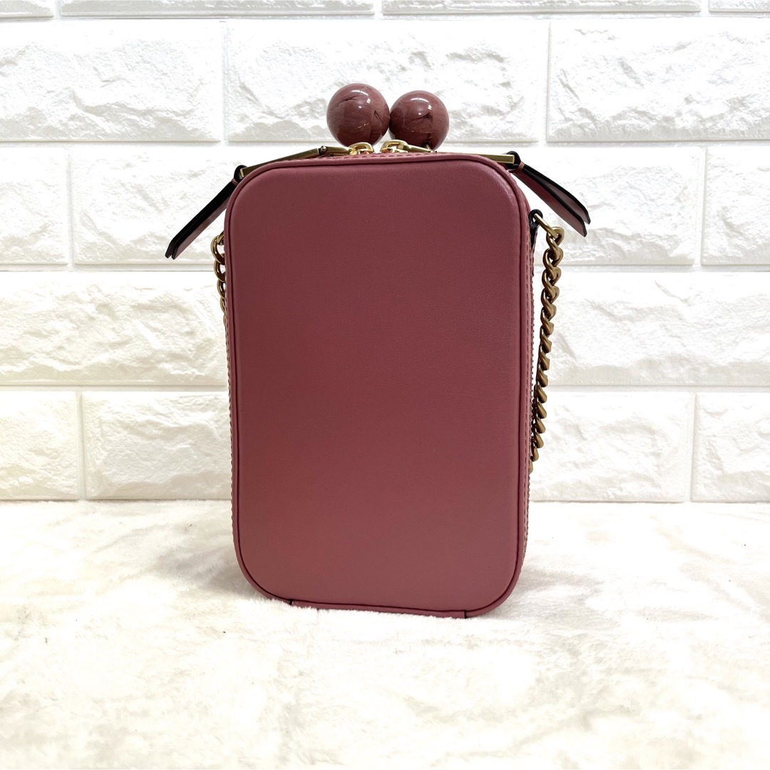 超美品 マークジェイコブス ザバニティ ショルダーバッグ ピンク系 レザー 超美品 マークジェイコブス ザバニティ ショルダーバッグ ピンク系 レザー
