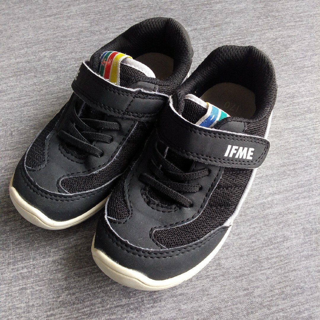 IFME(イフミー)のIFME  スニーカー  靴 黒 17cm キッズ/ベビー/マタニティのキッズ靴/シューズ(15cm~)(スニーカー)の商品写真