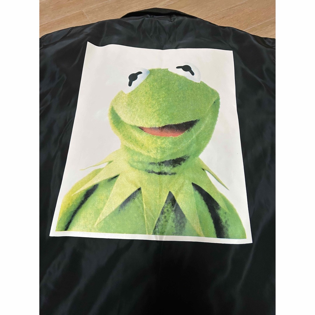 Disney(ディズニー)の美品 DISNEY THE MUPPETS KERMIT コーチジャケット M メンズのジャケット/アウター(ナイロンジャケット)の商品写真